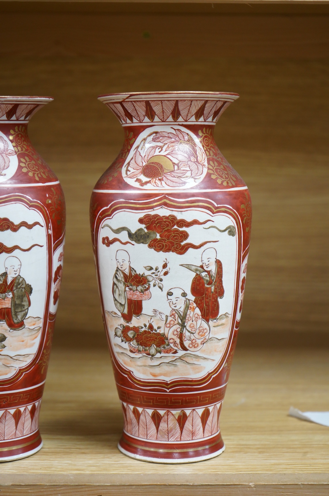 A pair of Japanese Kutani vases, signed, Meiji period (1868-1912), 25cm